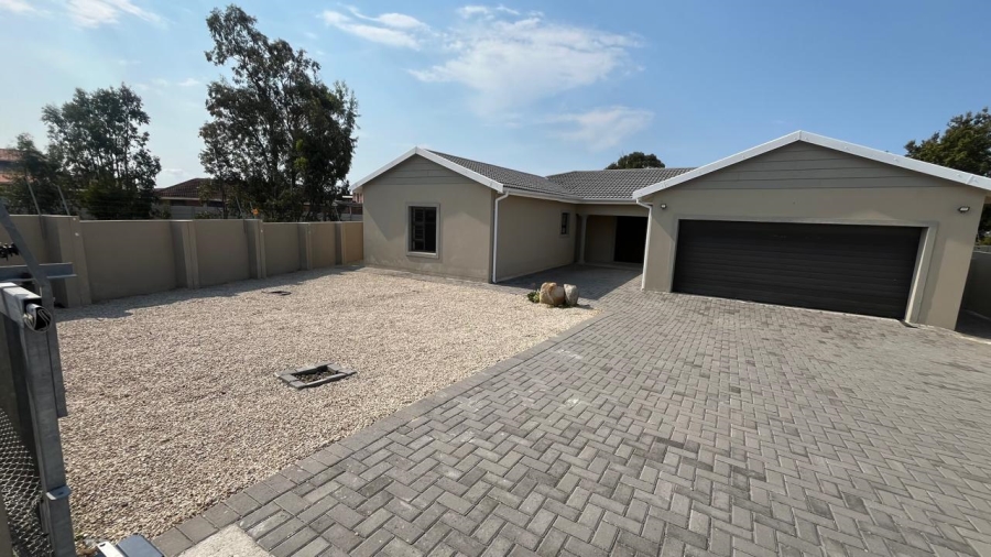 To Let 4 Bedroom Property for Rent in Fountains Estate Eastern Cape